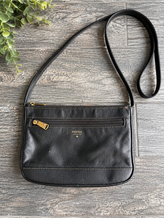 Fossil Handbags - 🖤 Fossil Leather Crossbody Purse Black Minimalist Bag